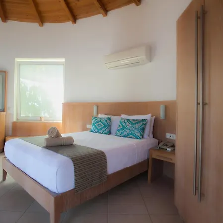 Lighthouse Hotel 3*