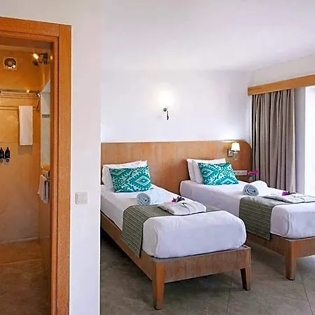 Lighthouse Hotel 3*