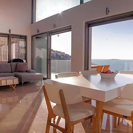 Lighthouse Hotel 3*
